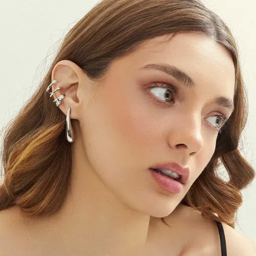 PIERCING DE ORELHA UNITÁRIO COM TRÊS VOLTAS E ZIRCÔNIAS