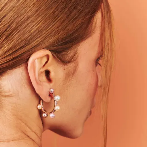 MEIA ARGOLA COM PÉROLAS SHELL E ZIRCÔNIAS