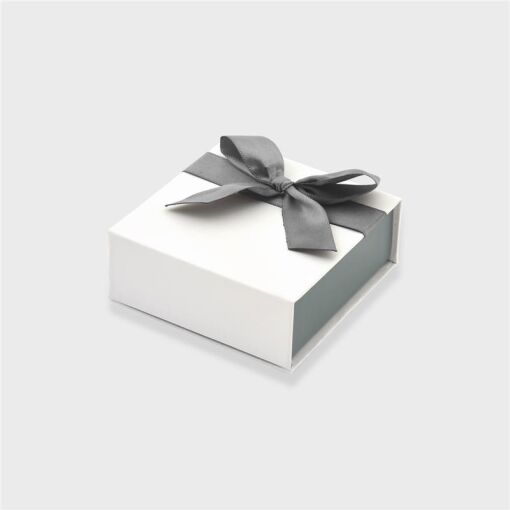 EMBALAGEM DE PAPEL CINZA E BRANCO PARA BRACELETE