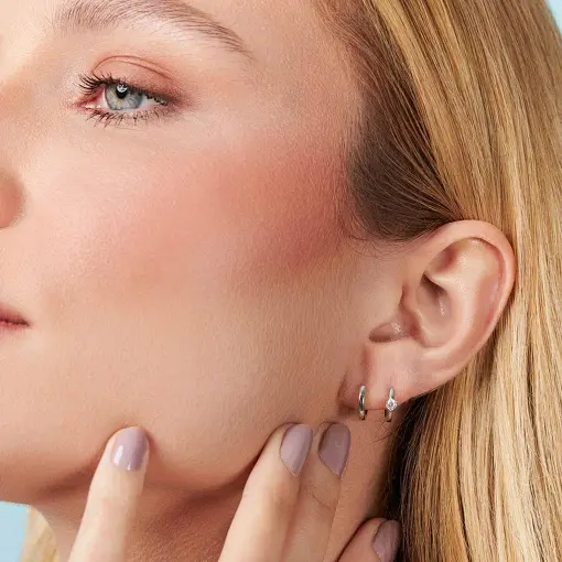 ARGOLA REDONDA COM CRISTAL PRATA RODINADA