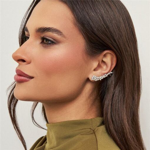 BRINCO EAR CUFF CURVO COM CRISTAIS NAVETES E REDONDOS