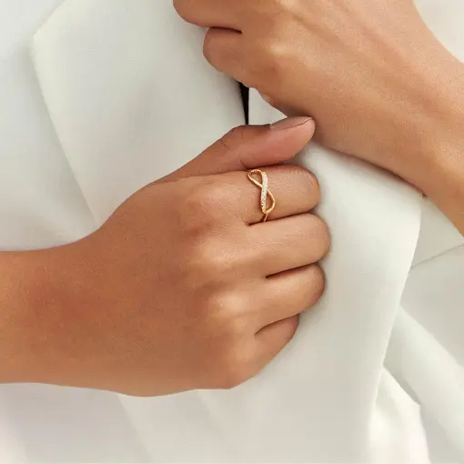 ANEL SÍMBOLO DO INFINITO LISO E CRAVEJADO BANHADO A OURO