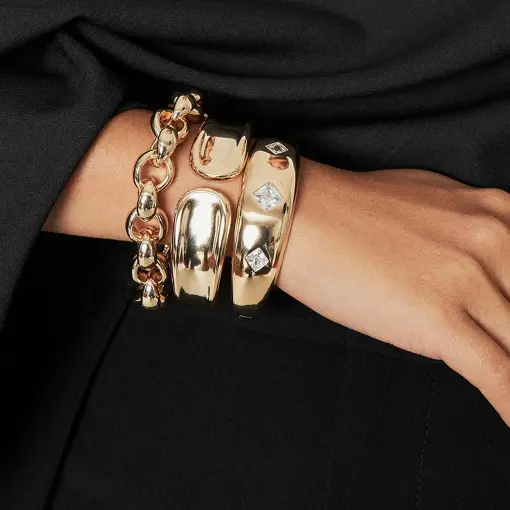 BRACELETE OVAL COM ABERTURA E LISO