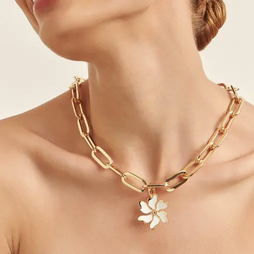 PINGENTE COM FECHO DE FLOR ESMALTADA