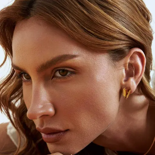 BRINCO TRABALHADO COM CRISTAL RETANGULAR