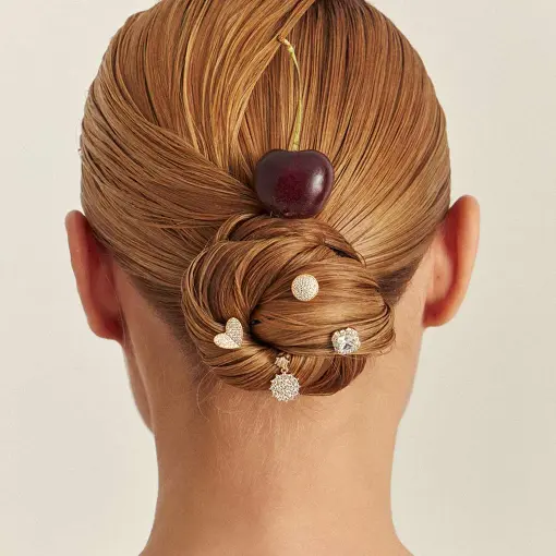 BRINCO PÊNDULO DE FLOR COM ZIRCÔNIAS