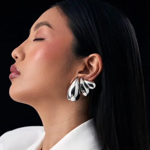 BRINCO DE GOTA CURVO LISO