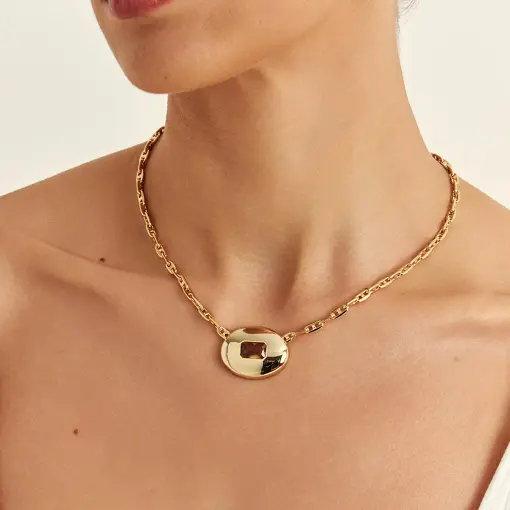 COLAR COM PINGENTE OVAL EM CRISTAL RETANGULAR