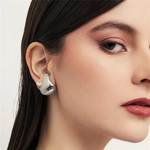 BRINCO EAR HOOK CURVO COM CRISTAL DE GOTA