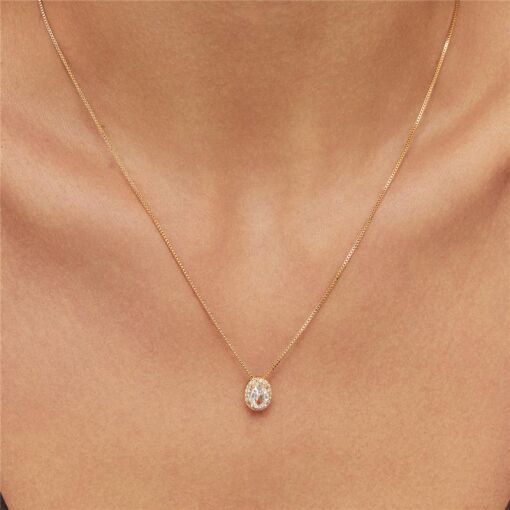 COLAR COM PINGENTE EM CRISTAL OVAL E ZIRCÔNIAS