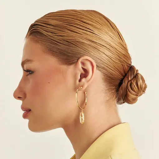 MEIA ARGOLA COM CRISTAL NAVETE EM PÊNDULO