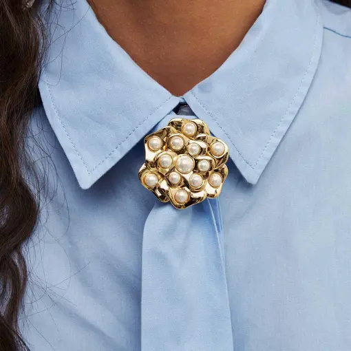 BROCHE DE FLOR CURVO COM PÉROLAS SHELL
