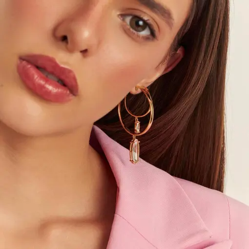 MEIA ARGOLA COM CRISTAL NAVETE EM PÊNDULO