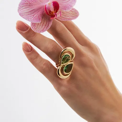 ANEL ABAULADO E VAZADO COM DUAS GOTAS EM CRISTAL