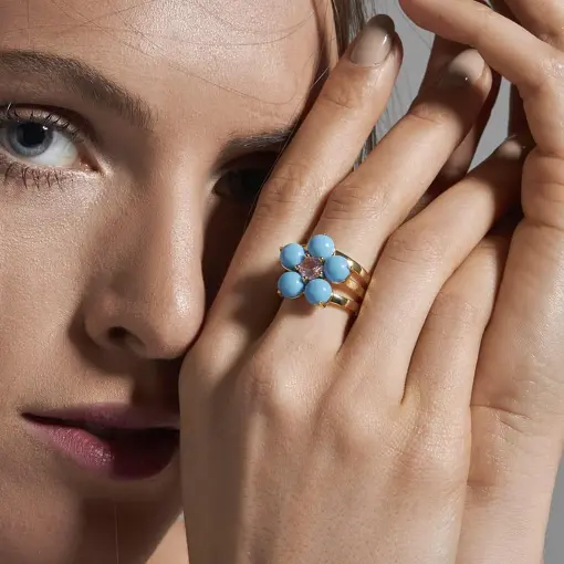 ANEL FLOR EM RESINA NA COR TURQUESA BANHADO A OURO