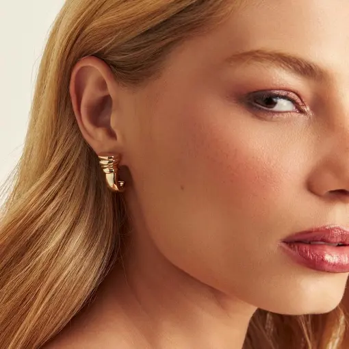 BRINCO CURVO COM DETALHE TRABALHADO