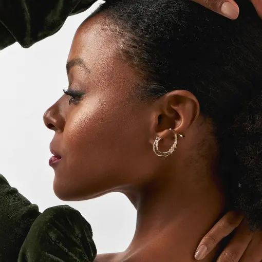 BRINCO EAR CUFF CURVO TEXTURIZADO BANHADO A OURO