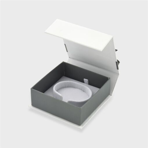 EMBALAGEM DE PAPEL CINZA E BRANCO PARA BRACELETE