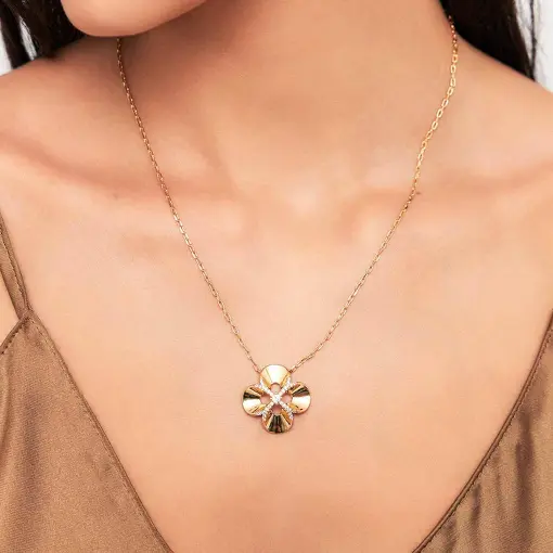 COLAR COM PINGENTE DE FLOR LISO E CRAVEJADO DE ZIRCÔNIAS