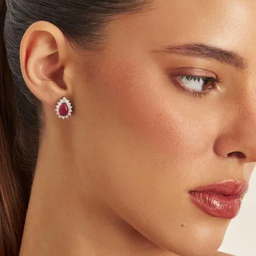 BRINCO COM CRISTAL DE GOTA E ZIRCÔNIAS BANHADO A RÓDIO