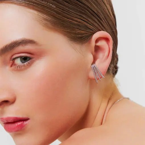 BRINCO EAR HOOK TRÊS VOLTAS E COM ZIRCÔNIAS