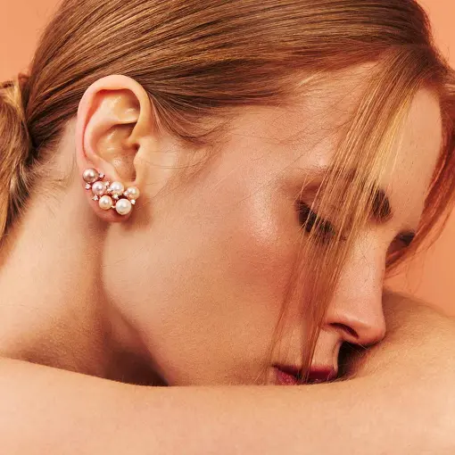 BRINCO EAR CUFF COM PÉROLAS SHELL E ZIRCÔNIAS