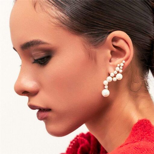 BRINCO EAR CUFF COM PÉROLAS SHELL EM PÊNDULO