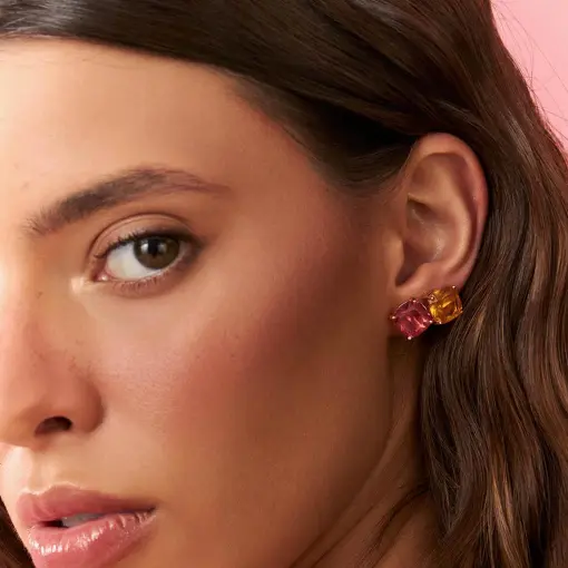 BRINCO QUADRADO EM CRISTAL