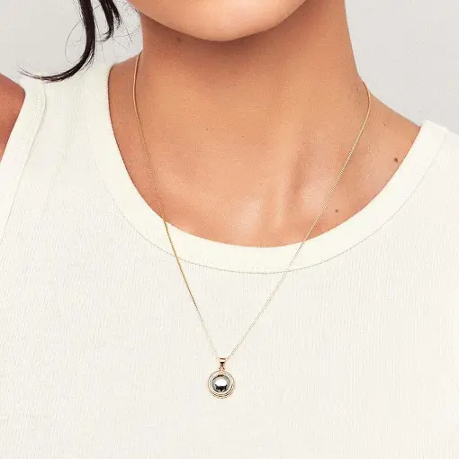 COLAR COM PINGENTE REDONDO ABAULADO E LISO