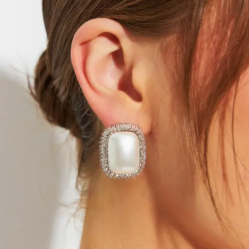 BRINCO RETANGULAR COM CRISTAIS PÉROLA SHELL E ZIRCÔNIA
