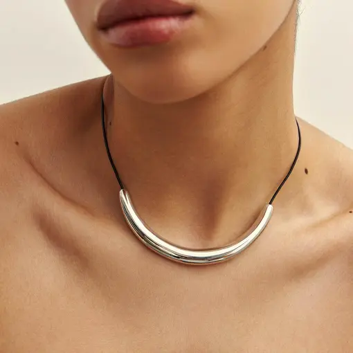 ARO ABAULADO E LISO EM COURINO