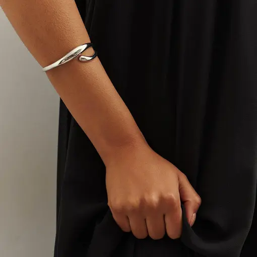 BRACELETE COM DUAS VOLTAS VAZADO E ABERTURA