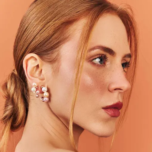 BRINCO EAR CUFF CURVO COM PÉROLAS SHELL