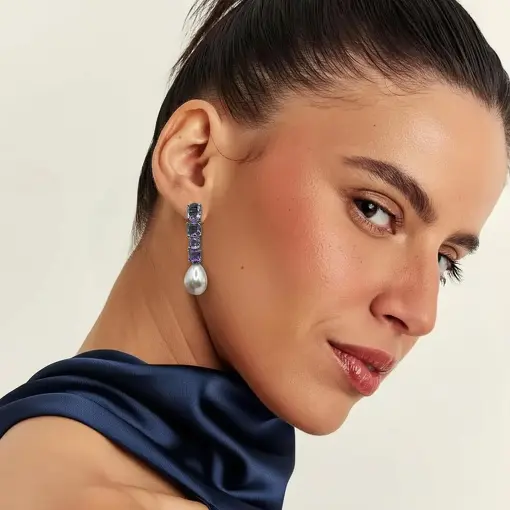 BRINCO COM CRISTAIS INTERCALADOS E PÉROLA SHELL