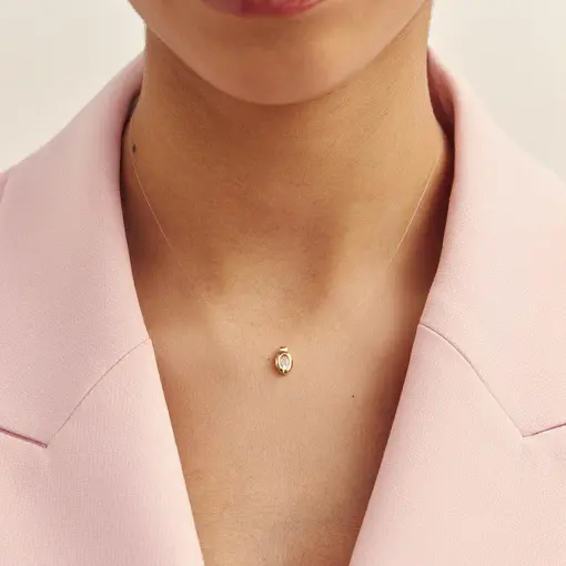 COLAR COM PINGENTE DE CRISTAL OVAL COM FIO DE NYLON
