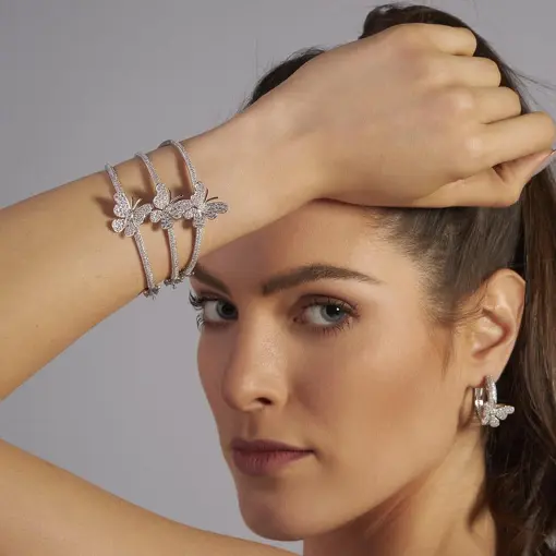 BRACELETE COM BORBOLETA CRAVEJADA DE ZIRCÔNIA BANHADO A RÓDIO