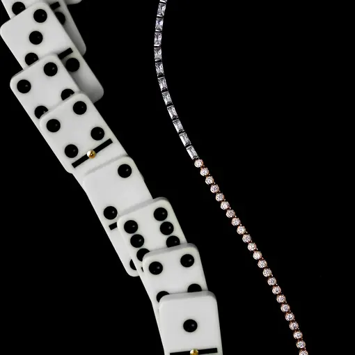 COLAR COM CRISTAIS REDONDO E RETANGULARES