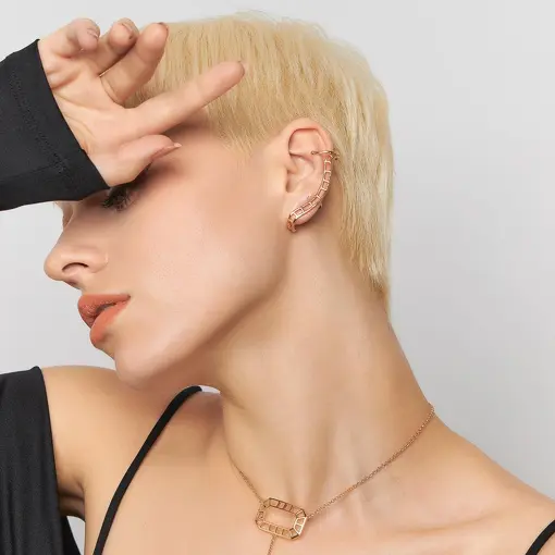 BRINCO EAR CUFF CURVO TRABALHADO E VAZADO