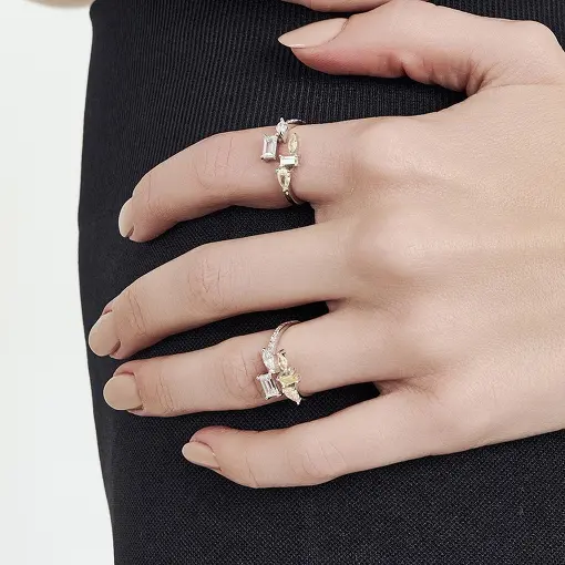 ANEL REGULÁVEL COM CRISTAIS E ZIRCÔNIAS PRATA RODINADA