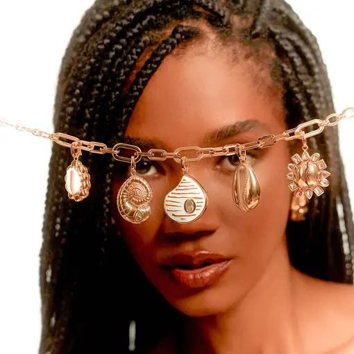 PINGENTE DE CONCHA LISO COM FECHO