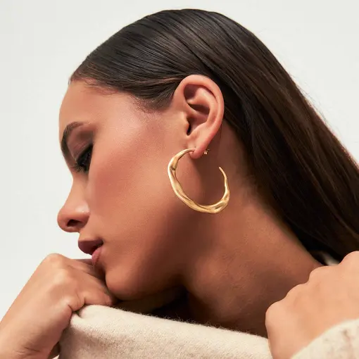 MEIA ARGOLA CURVA E TEXTURIZADA ACETINADA