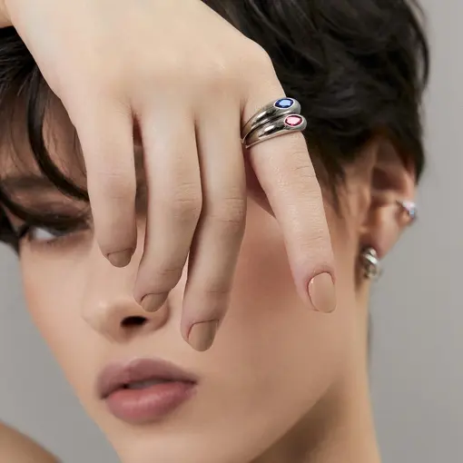 ANEL LISO COM CRISTAL NAVETE PRATA RODINADA